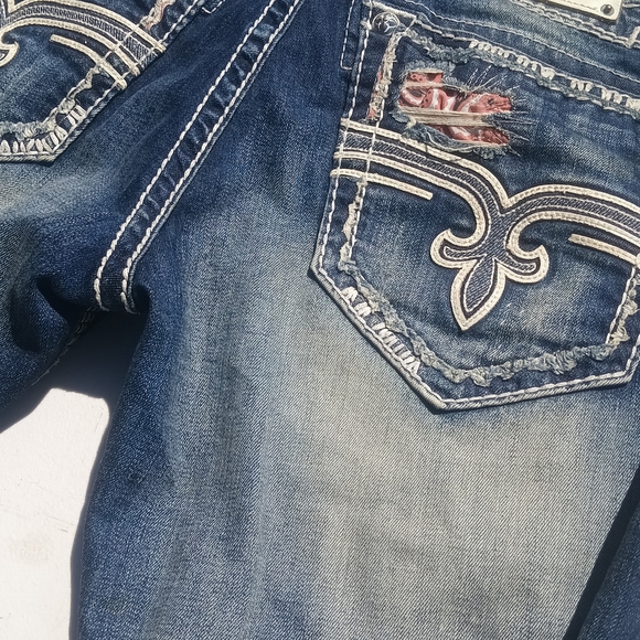 This Is Vintage Rock Revival True Blue Jeans Distressed Flavian EJ Relaxed Strai
